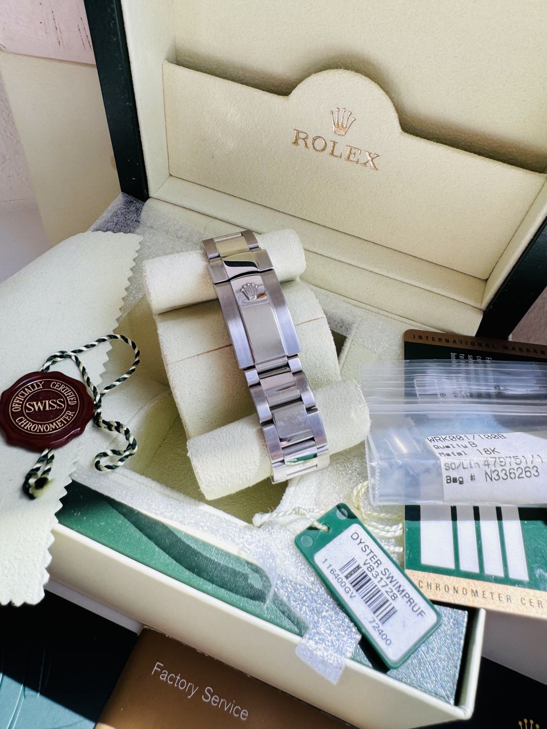 The Oyster bracelet and clasp, tight with no stretch